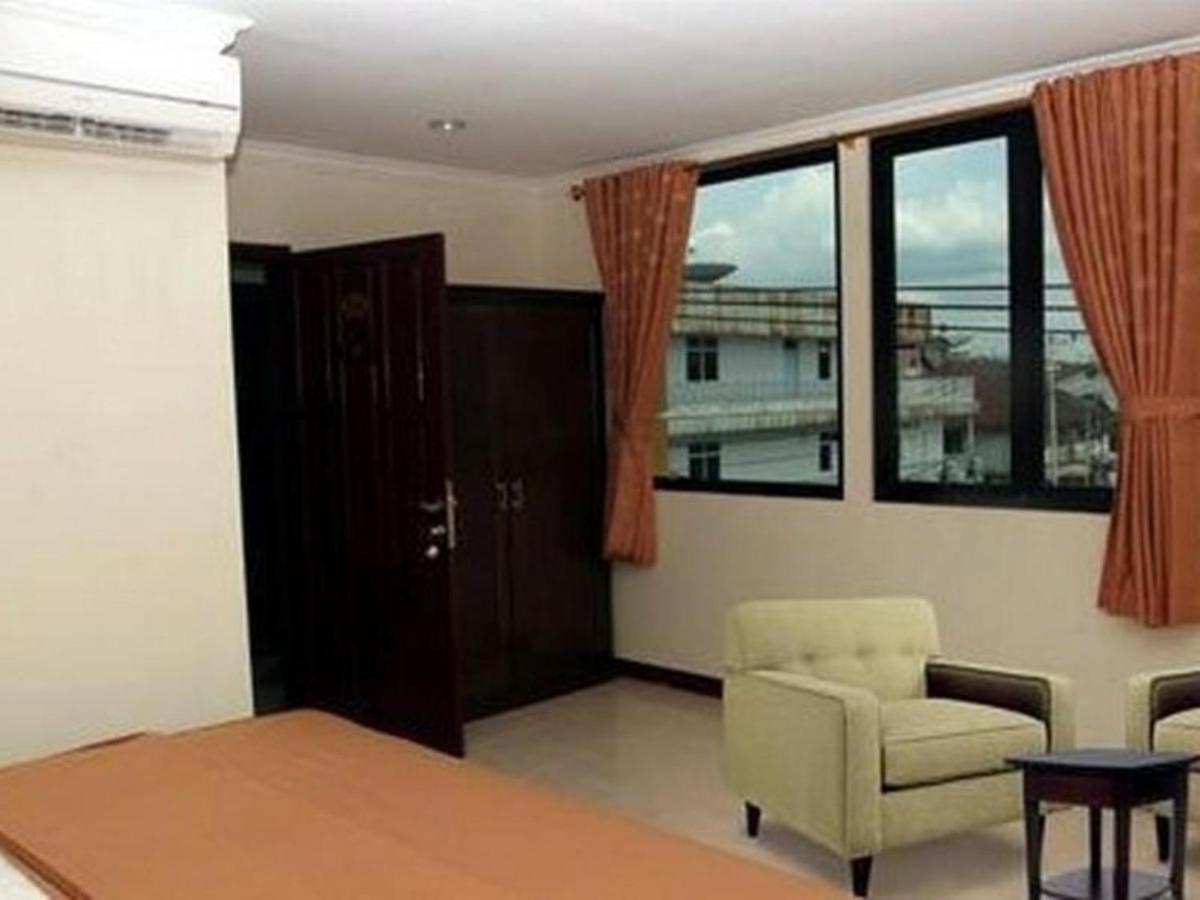 Hotel Aroma Inn Pontianak Exterior foto